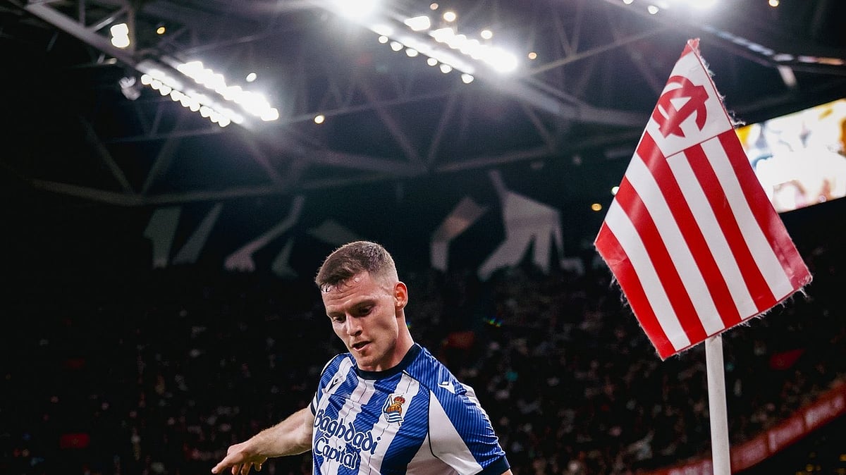 RealSociedadEN/X : Real Sociedad players in action against Athletic Bilbao in Copa del Rey semi-final first leg.