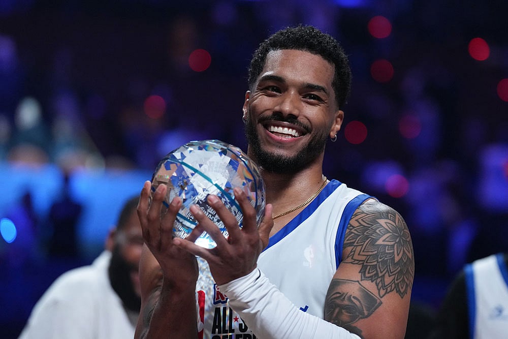 | Photo: AP/Jae C. Hong : Rome Flynn poses with a trophy after he was named MVP in an NBA basketballs All-Star Celebrity Game  in Inglewood, Calif.