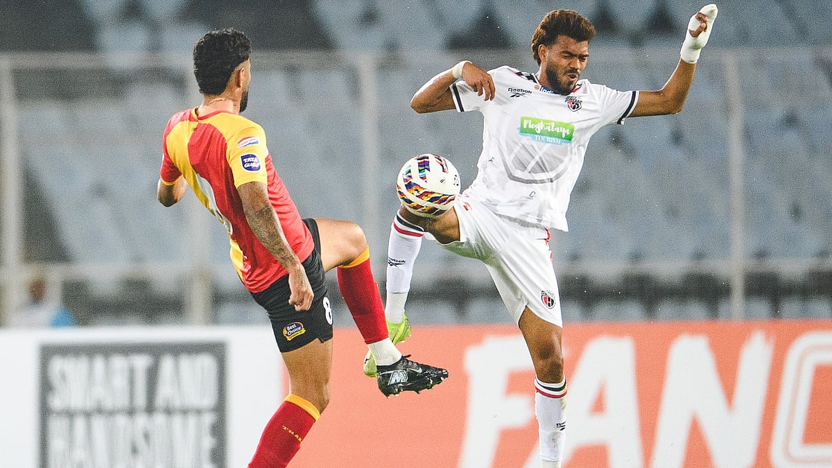 X/IndSuperLeague : NorthEast's Macarton Nickson (right) in action during their ISL match.