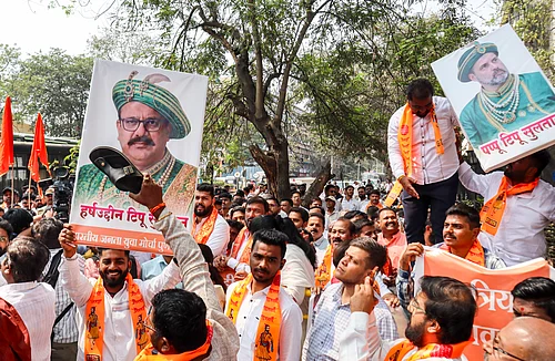 PTI : BJP activists protest against Maharashtra Congress chief Harshwardhan Sapkals remarks equating Chhatrapati Shivaji Maharaj with Tipu Sultan outside Congress Bhavan, in Pune