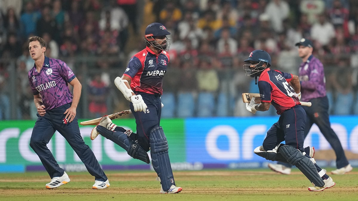 (AP Photo/Rafiq Maqbool) : Nepals Dipendra Singh Airee with batting partner Gulshan Jha run between the wickets to score during the T20 World Cup cricket match between Nepal and Scotland in Mumbai, India, Tuesday, Feb. 17, 2026