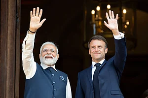 Imago : Frances President Emmanuel Macron and India s Prime Minister Narendra Modi shake hands prior to attending a meeting at The Ministry of Foreign Affairs in Paris on July 14, 2023