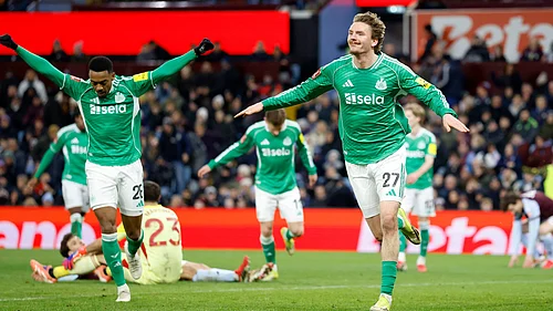 | Photo: AP/Nigel French : Newcastle Uniteds Nick Woltemade, right, celebrates after scoring their third goal of the game against Aston Villa during the English FA Cup fourth round soccer match, Saturday, Feb. 14, 2026, in Birmingham, England.