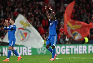 | Photo: AP/Pedro Rocha : Real Madrid's Vinícius Júnior reacts at the end of a Champions League playoff soccer match between Benfica and Real Madrid in Lisbon, Portugal.