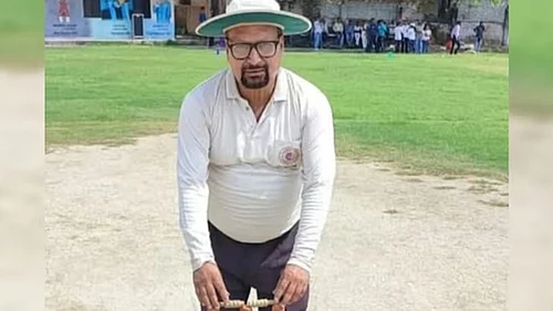 X : Umpire Dies, 15-20 Players Injured In Bee Attack During Cricket Match In Unnao