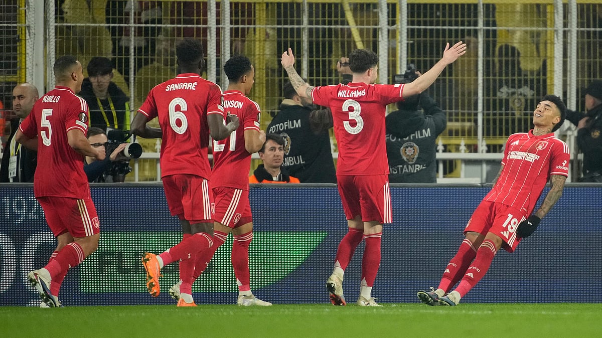 | Photo: AP/Emrah Gurel : Nottingham Forest's Igor Jesus, right, celebrates with teammates scoring his side's second goal during a Europa league play-off first leg soccer match between Fenerbahce and Nottingham Forest in Istanbul, Turkey, Thursday, Feb. 19, 2026. 
