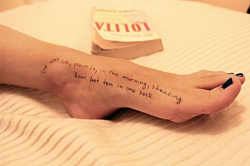 | Photo: Imago/Zuma Press Wire : Image from the Epstein Files: A photo of a woman’s foot with a quote from Vladimir Nabokov’s novel Lolita