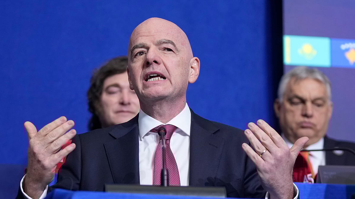  (AP Photo/Evan Vucci) : FIFA President Gianni Infantino, center left, applauds after President Donald Trump delivered an address during a meeting of Global Business Leaders at the Annual Meeting of the World Economic Forum in Davos, Switzerland, Wednesday, Jan. 21, 2026.