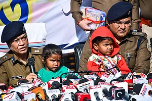 Ranchi police rescue missing siblings Ranchi, Jan 14 (ANI): Jharkhand Director General of Police (DGP) Tadasha Mishra speaks during a press conference with the two missing children, found after twelve days