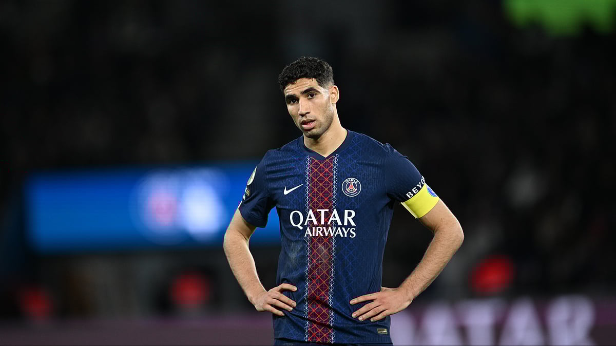 | Photo: AP/EMMA DA SILVA : PSG's Achraf Hakimi reacts during the French League 1 match between Paris Saint-Germain and Metz in Paris, France, Saturday, Feb. 21, 2026. 