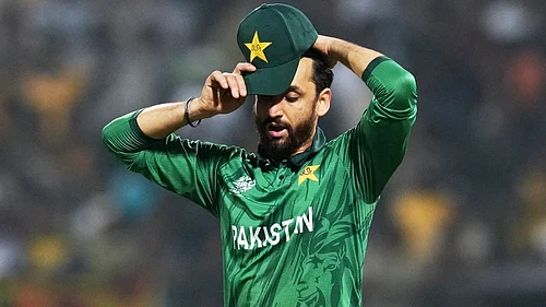 (AP Photo/Eranga Jayawardena) : Pakistans captain Salman Ali Agha reacts in the field during the T20 World Cup cricket match between Pakistan and Sri Lanka in Pallekele, Sri Lanka, Saturday, Feb. 28, 2026