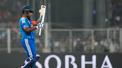 (AP Photo/Bikas Das) : Indias Sanju Samson applauds a shot by batting partner Tilak Varma during the T20 World Cup cricket match between India and West Indies in Kolkata, India, Sunday, March 1, 2026.