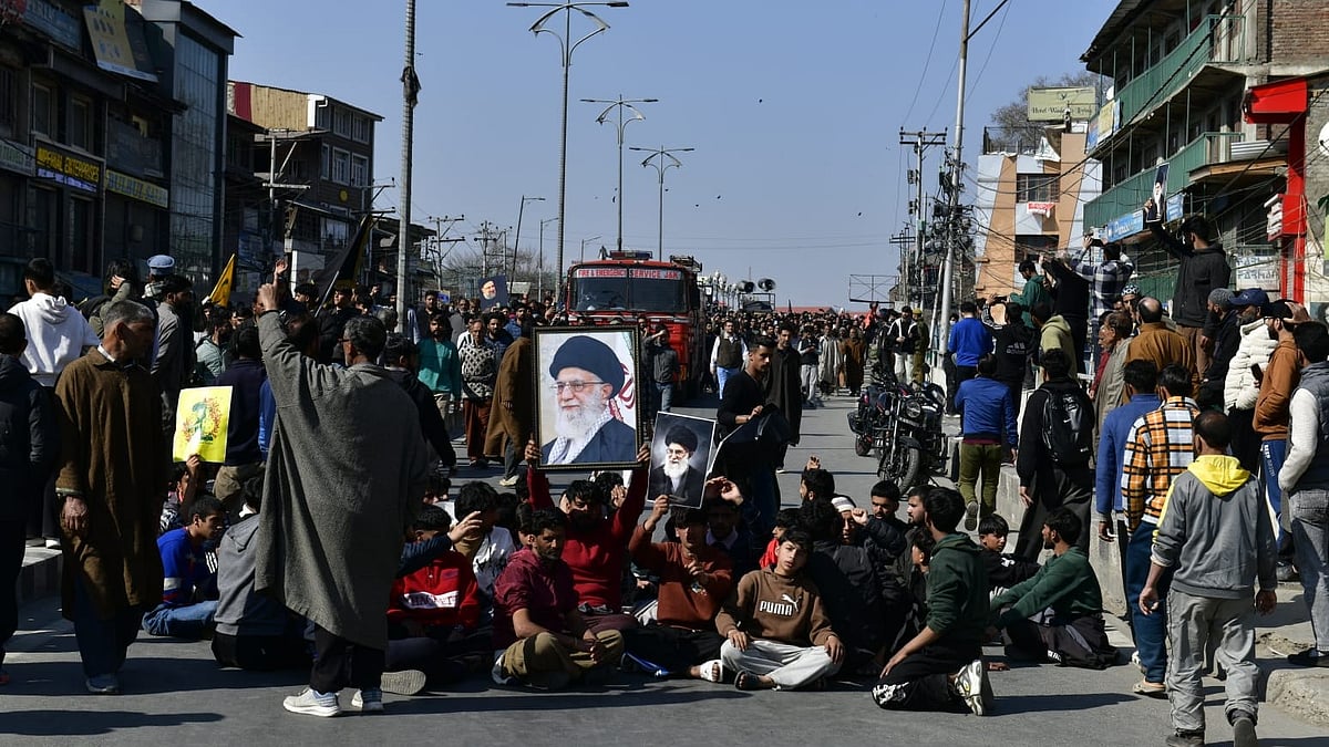 Photo: Yasir Iqbal : Kashmir: People defy police restrictions to pay homage to Ayatollah Khamenei