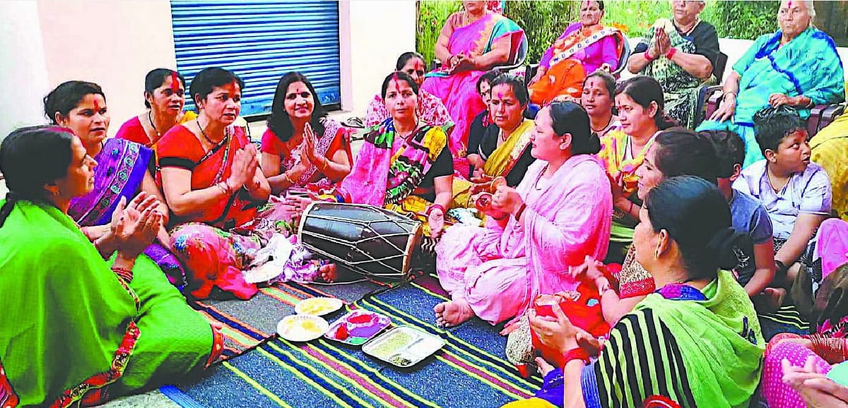 Kumaoni Holi 2026: Khadi Vs Baithki, Songs & Traditions Of Almora