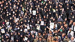 Photo: IMAGO / Anadolu Agency : Funeral held for children who lost their lives in US-Israeli attack on Iranian Primary School MINAB, IRAN - MARCH 03: Mourners gather during a funeral ceremony for children, who lost their lives after a primary school in Iran’s Hormozgan province was targeted in US and Israeli attacks, on March 03, 2026 in Minab, Iran. Thousands of people, including families and officials, attended the ceremony.