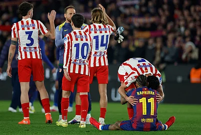| Photo: AP/Joan Monfort : Atletico Madrids Johnny Cardoso hugs Barcelonas Raphinha after during the Copa del Rey semifinal second leg soccer match between Barcelona and Atletico Madrid in Barcelona, Spain.