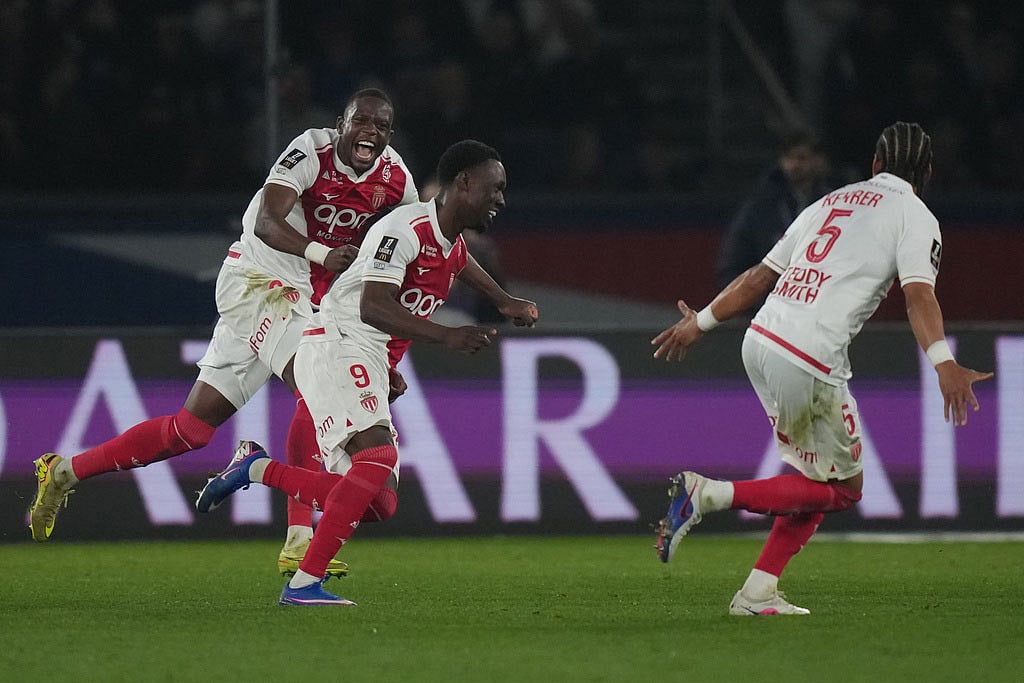 | Photo: AP/Thibault Camus : Monacos Folarin Balogun (9) celebrates scoring his sides 3rd goal during the French League One soccer match between Paris Saint-Germain and Monaco in Paris.