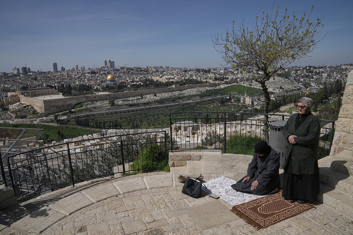 Mahmoud Illean : Palestinian women offer Friday Ramadan prayers in Jerusalem, as the Old City remains closed to visitors under nationwide Home Front Command restrictions banning large gatherings amid the war with Iran, Friday, March 6, 2026. 