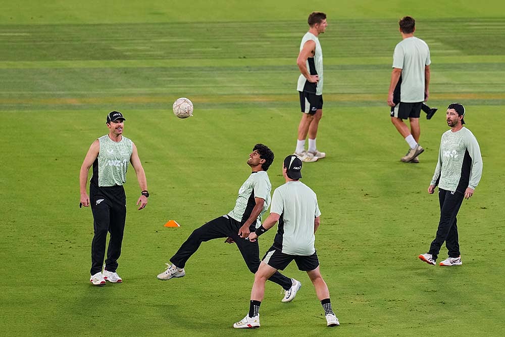 | Photo: PTI/Shailendra Bhojak : New Zealands Rachin Ravindra, Lockie Ferguson, Devon Conway, Matt Henry and others during a practice session ahead of the ICC Mens T20 World Cup 2026 final cricket match between India and New Zealand, at the Narendra Modi Stadium, in Ahmedabad, Gujarat.