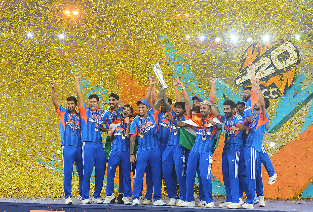 | Photo: AP/Rafiq Maqbool : Indias players celebrate with the trophy after winning the T20 World Cup final match against New Zealand, in Ahmedabad.

