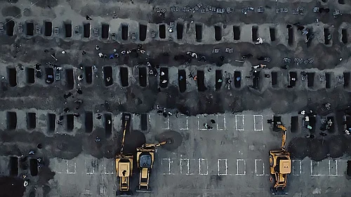 Source: IMAGO/ZUMA Press Wire : Iran holds a funeral ceremony for students and staff members of the Shajareh Tayyebeh girls elementary school who were killed in a strike on the school in Minab, Hormozgan, southern Iran.