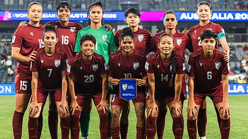 X/IndianFootball : The Indian womens football team ahead of kick-off.