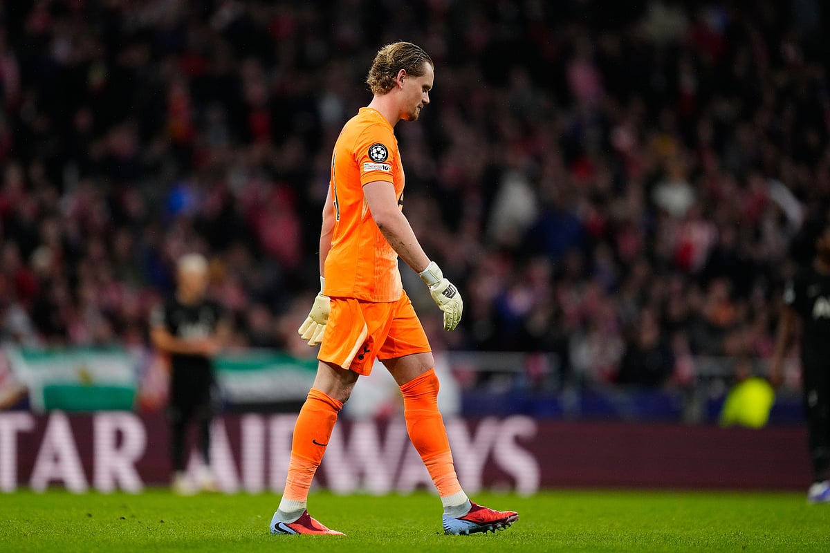 | Photo: AP/Jose Breton : Tottenham's goalkeeper Antonin Kinsky leaves the field after substitution during the first leg of the Champions League round of 16 soccer match between Atletico Madrid and Tottenham in Madrid, Spain, Tuesday, March 10, 2026.
