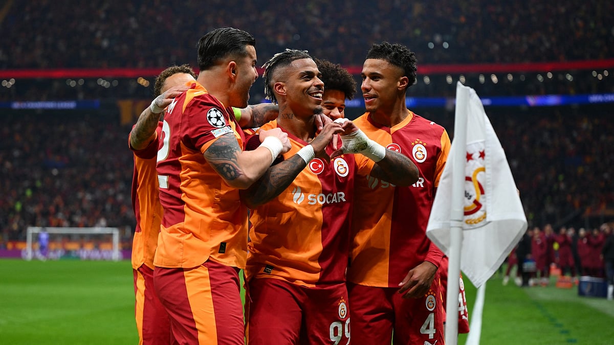 Mario Lemina celebrates his goal for Galatasaray against Liverpool