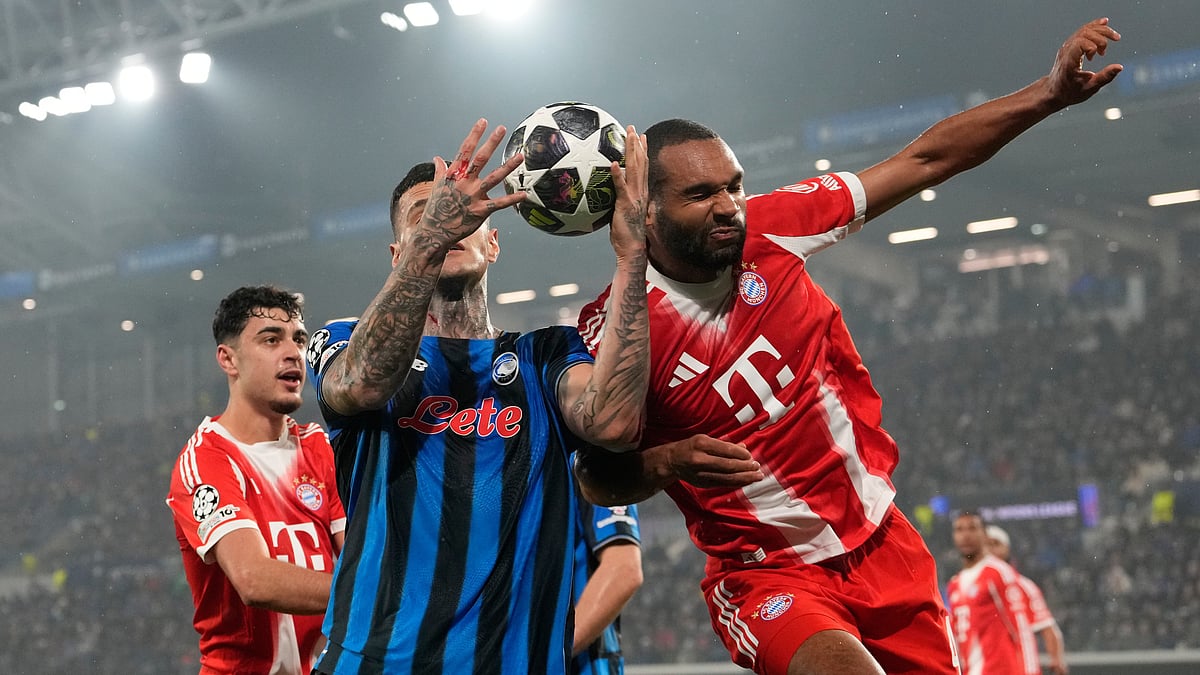 AP/Luca Bruno : Atalanta's Gianluca Scamacca, left, and Bayern's Jonathan Tah challenge for the ball during the Champions League round of 16 soccer match between Atalanta and FC Bayern Munich in Bergamo, Italy.