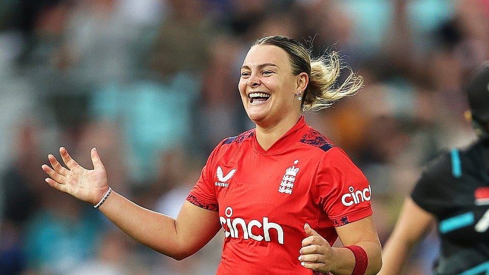 englandcricket/X : Dani Gibson became the most expensive England cricketer in the Hundreds history.