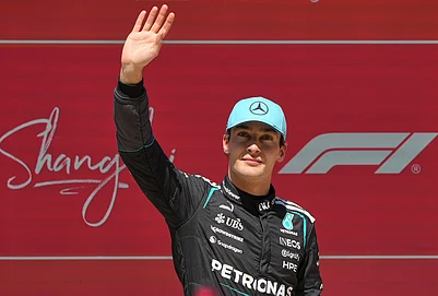 | Photo: AP/Andy Wong : Winner Mercedes driver George Russell of Britain waves after the Sprint Race of the Chinese Formula One Grand Prix at the Shanghai International Circuit, in Shanghai, China.