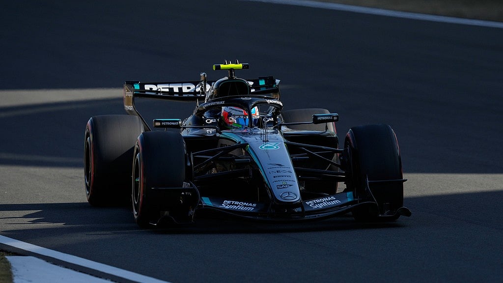 AP Photo/Vincent Thian : Mercedes driver Andrea Kimi Antonelli of Italy steers his car during the qualifying session of the Chinese Formula One Grand Prix at the Shanghai International Circuit, in Shanghai, China, Saturday, March 14, 2026.