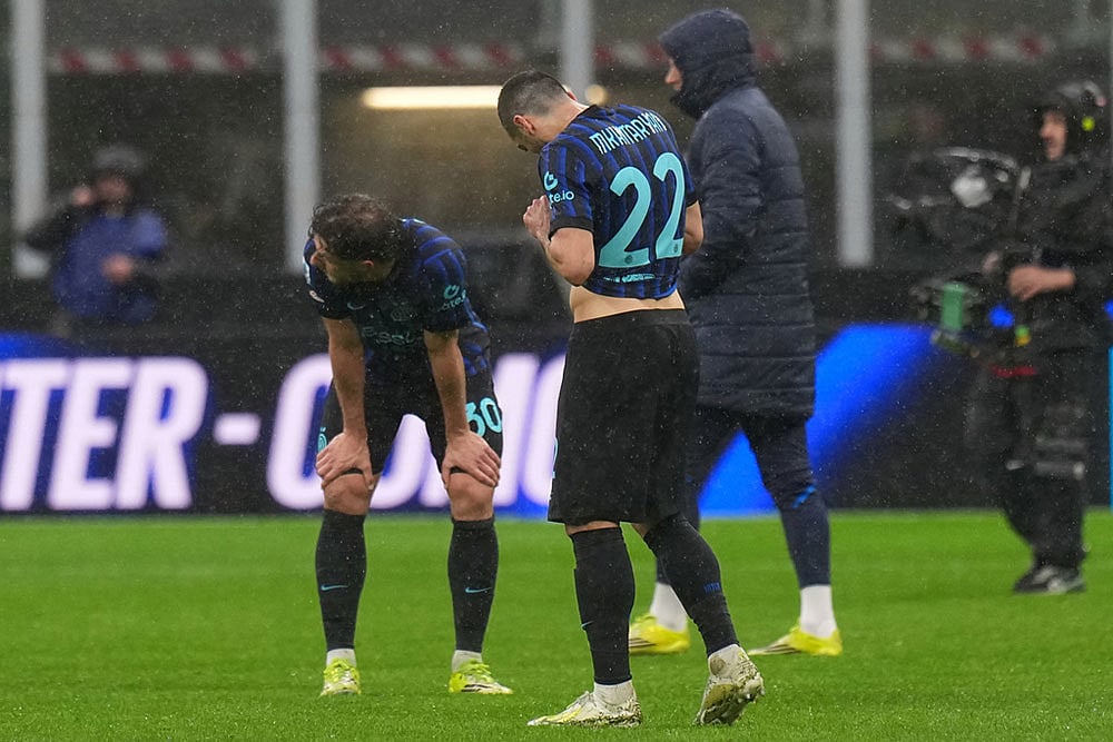| Photo: AP/Antonio Calanni : Inter Milans Carlos Augusto, left, and Henrikh Mkhitaryan react after the Serie A soccer match between Inter Milan and Atalanta in Milan, Italy