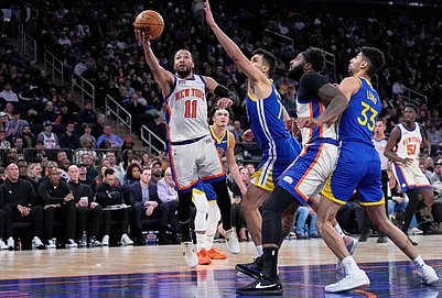 | Photo: AP/Seth Wenig : New York Knicks Jalen Brunson (11), left, drives to the basket past Golden State Warriors defenders during the second half of an NBA basketball game in New York.