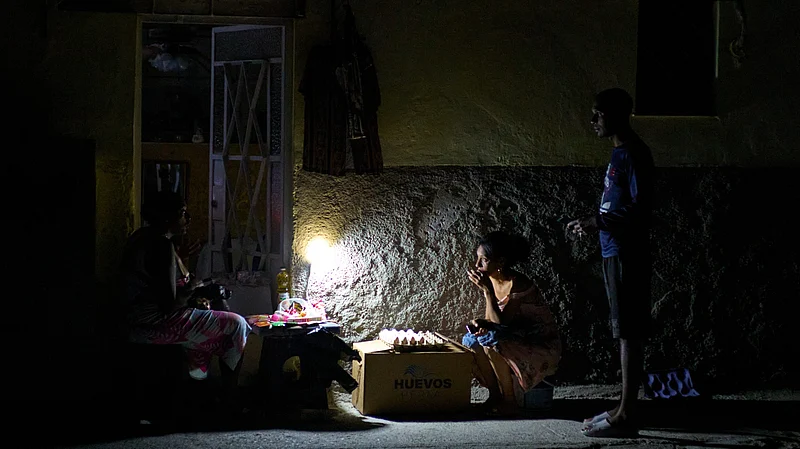 Photo: AP : Street vendors chat during a blackout in Havana, Monday, March 16, 2026.