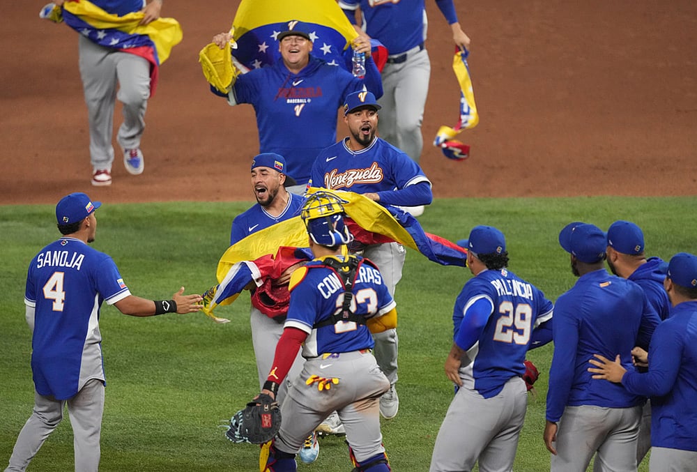 | Photo: AP/Lynne Sladk : The Venezuela team celebrates after defeating Italy at a World Baseball Classic semifinal game in Miami. 