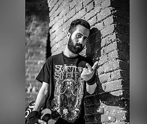 Confess : Jailed for dissent, Iranian singer Nikan Khosravi talks about his time in jail, the anti-war and anti-regime environment in Iran and the hope for change.