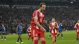 FCBayern/X : Harry Kane celebrates after scoring a brace against Atalanta during UEFA Champions League 2025-26 round of 16 match.
