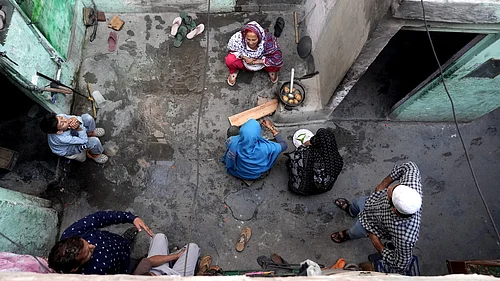 Tribhuvan Tiwari
: Both domestic and commercial LPG requirements are unmet in Delhis Okhla, amid a national crisis triggered by the West Asia war.