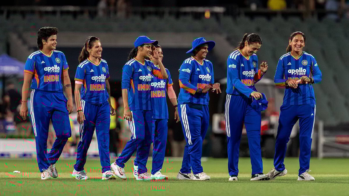 Source: IMAGO / Sports Press Photo : Players of India celebrate the win during the Womens International Series 3rd T20I game between Australia and India at Adelaide Oval in Adelaide, Australia. 