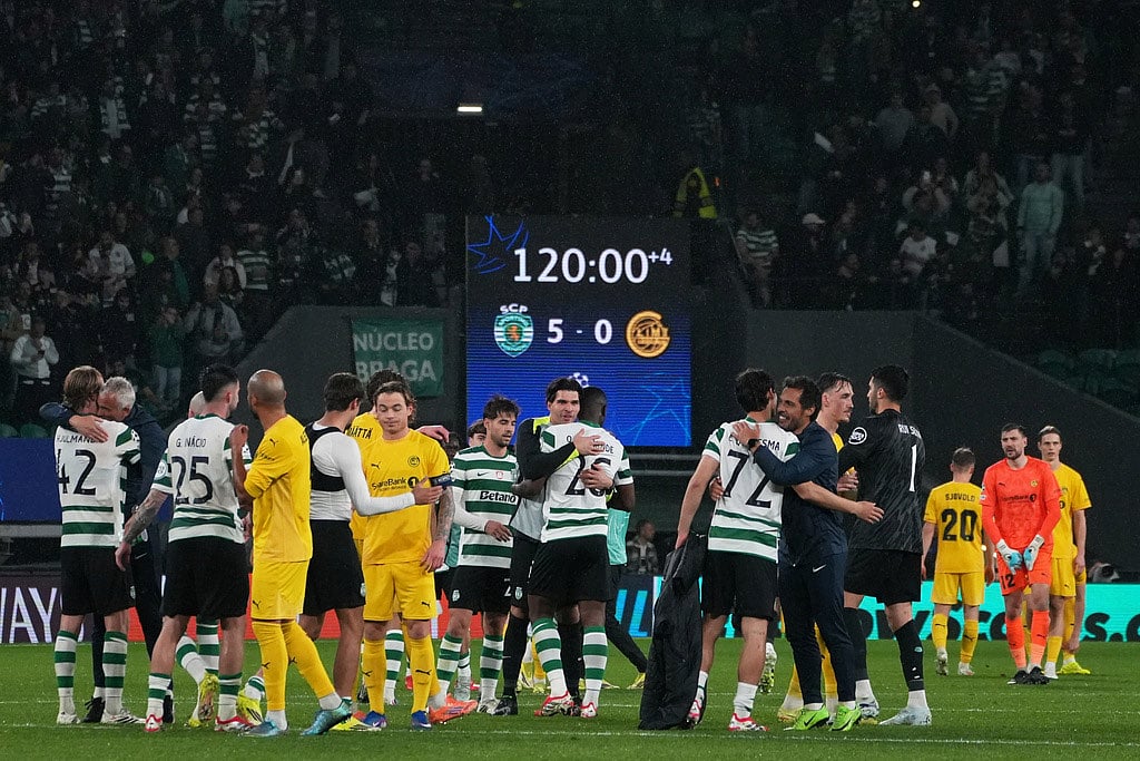 | Photo: AP/Ana Brigida : Players greet after a Champions League round of 16 second leg soccer match between Sporting CP and Bodo Glimt in Lisbon, Portugal.