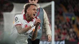 | Photo: AP/Jon Super : Galatasaray's Noa Lang reacts after sustaining an injury during the second leg of the Champions League round of 16 soccer match between Liverpool and Galatasaray, in Liverpool, England, Wednesday, March 18, 2026.