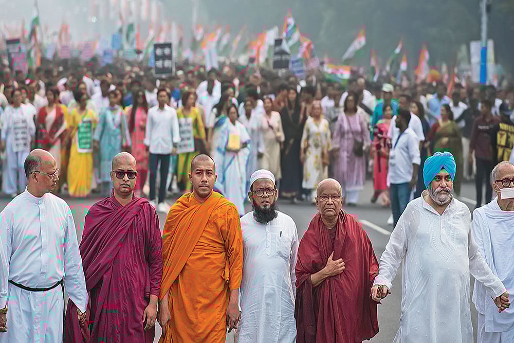 | Photo: Imago/Pacific Press Agency : Melting Pot: Mamata Banerjee with people of various religious faiths at a rally against the SIR in Kolkata