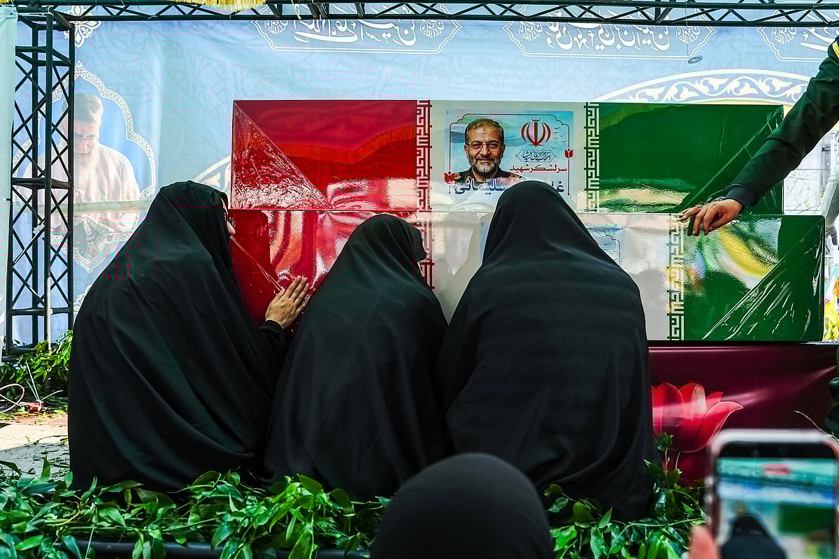 Imago : Tehran Iran Funeral Procession March 18 Women mourn during a funeral procession in Tehran, Iran, on March 18, 2026, for national security chief Ali Larijani