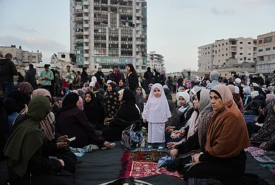 | Photo: AP/Abdel Kareem Hana : Palestinians gather for Eid al-Fitr prayers in Gaza City, Friday, March 20, 2026.