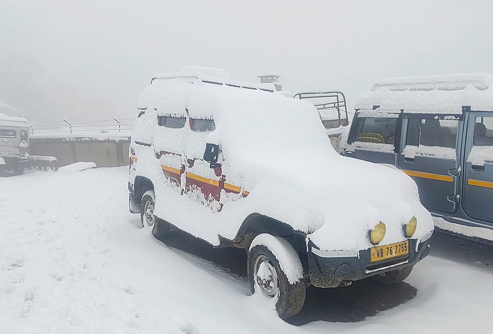 | Photo: PTI : Snow covers vehicles, at Sandakphu area in Darjeeling district, West Bengal.