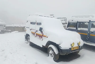 | Photo: PTI : Snow covers vehicles, at Sandakphu area in Darjeeling district, West Bengal.