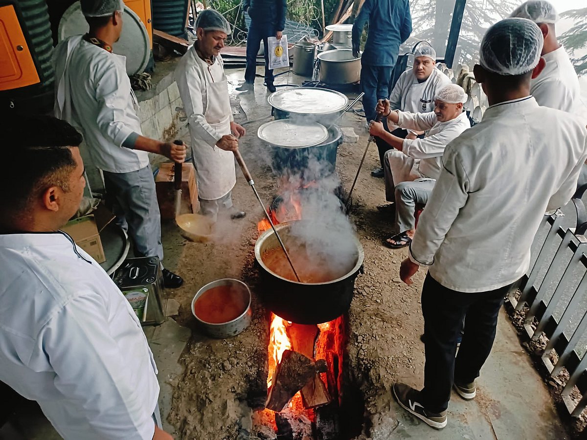 Imago/ANI : HP Tourism Development Corporation (HPTDC)—an official caterer for all government meetings, events, and state assembly sessions has switched over to the traditional cooking method using ‘chulhas’.