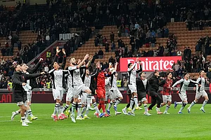 | Photo: AP/Luca Bruno : AC Milan players greet fans after the Serie A soccer match between AC Milan and Torino, in Milan, Italy.