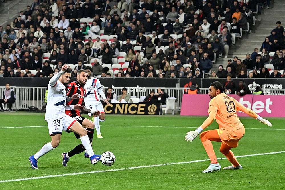 | Photo: AP/Philippe Magoni : PSGs Warren Zaire-Emery, left, scores his sides fourth goal during the French League One soccer match between Nice and Paris Saint-Germain in Nice, France.